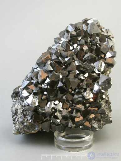 Permanent Magnets: Calculation of Permanent Magnets and Electromagnets