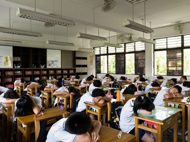   Portrait of world school students  education in different countries 