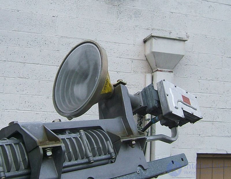 Antenna Feed and Polarizer: Characteristics, Design and Operation